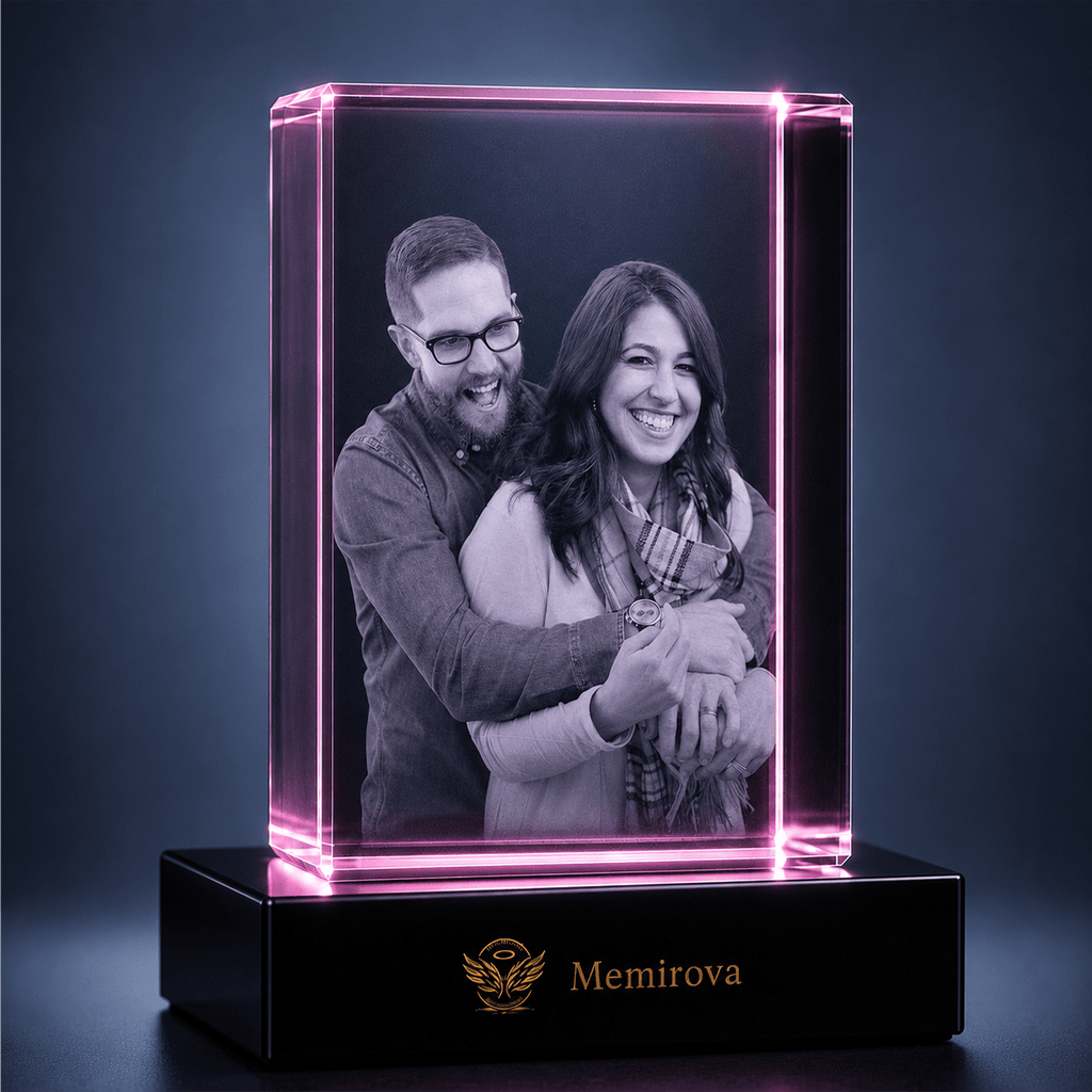 Memirova personalized Valentine portrait crystal with smiling couple