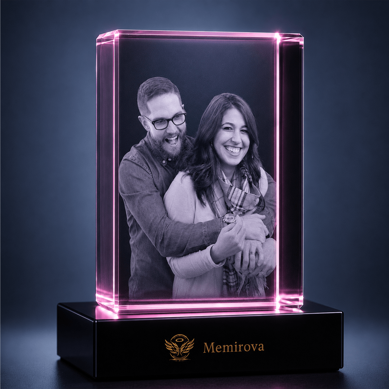 Memirova personalized Valentine portrait crystal with smiling couple