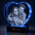 Memirova blue-lit smooth heart Valentine crystal with embracing couple